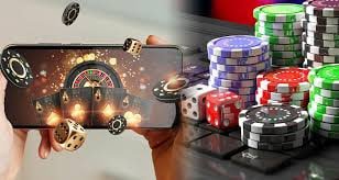 Filipino player making a mobile deposit on ph 7 using GCash on smartphone